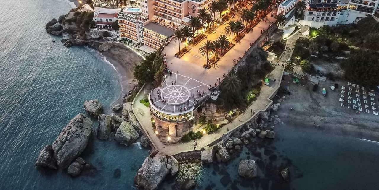 Hotel Bajamar Ancladero Playa نيرخا المظهر الخارجي الصورة