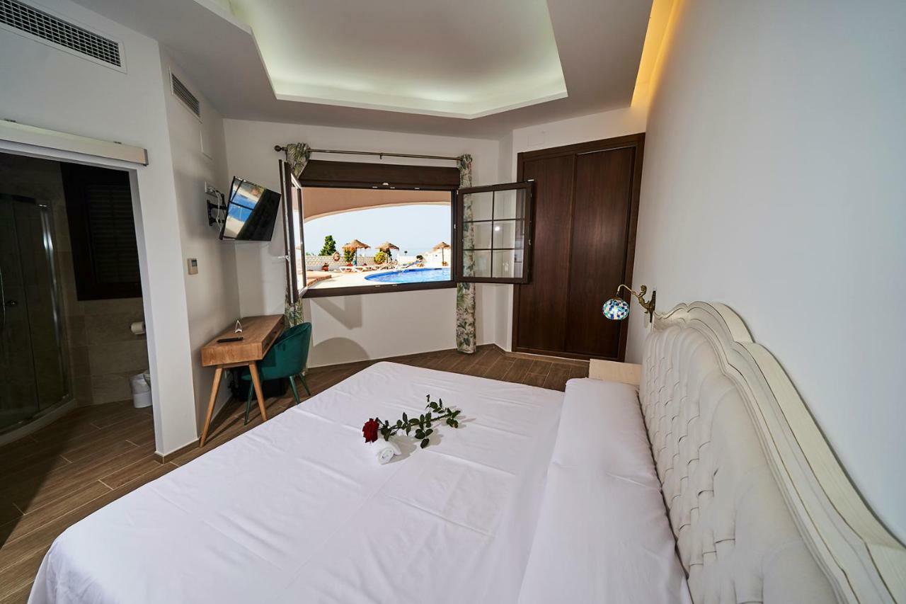 Hotel Bajamar Ancladero Playa نيرخا المظهر الخارجي الصورة