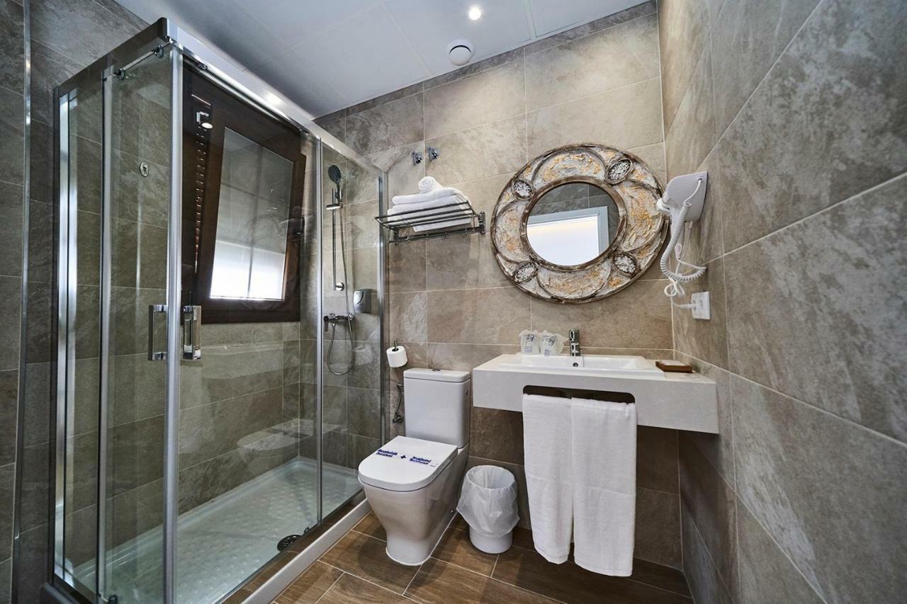 Hotel Bajamar Ancladero Playa نيرخا المظهر الخارجي الصورة