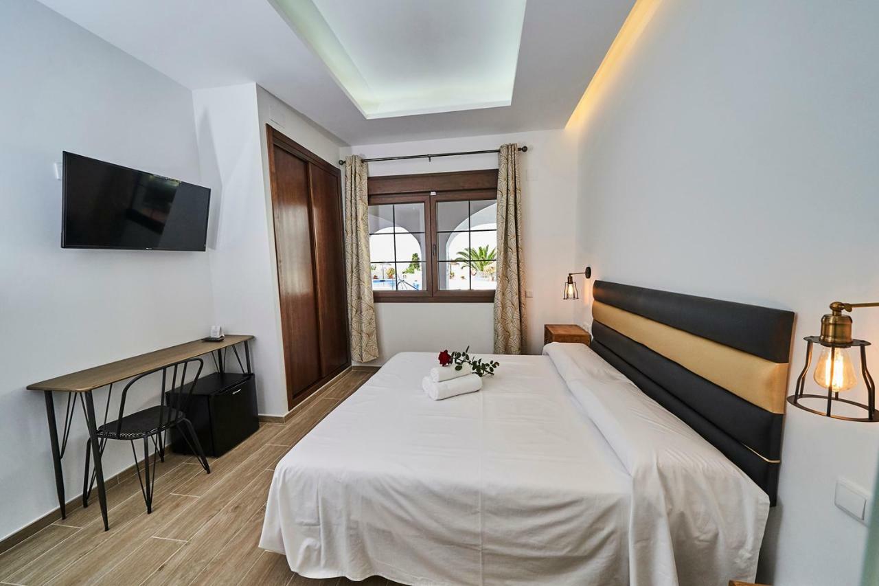 Hotel Bajamar Ancladero Playa نيرخا المظهر الخارجي الصورة